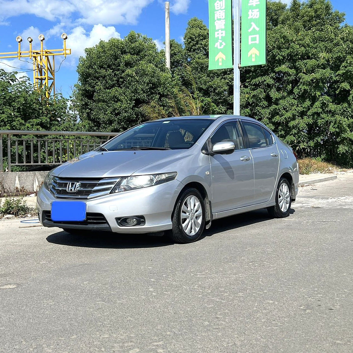 Honda City 2014 серебристый 1.5л 