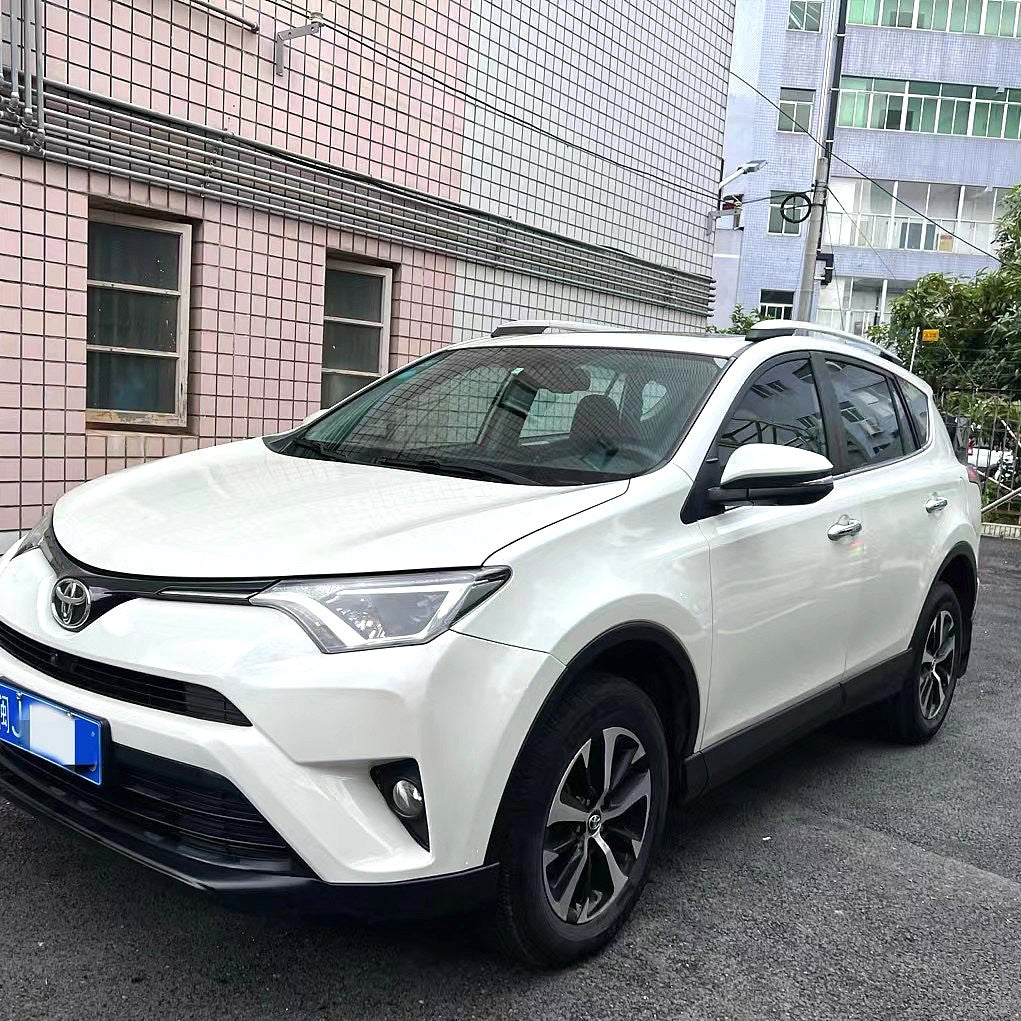 Toyota RAV4 2016 Белый 2.0L 