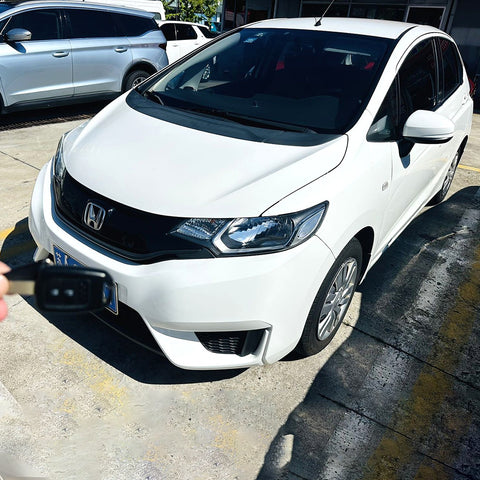 Honda FIT 2014 Белый 1.5L 