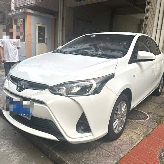 Toyota YARiS 2017 Белый 1.5L