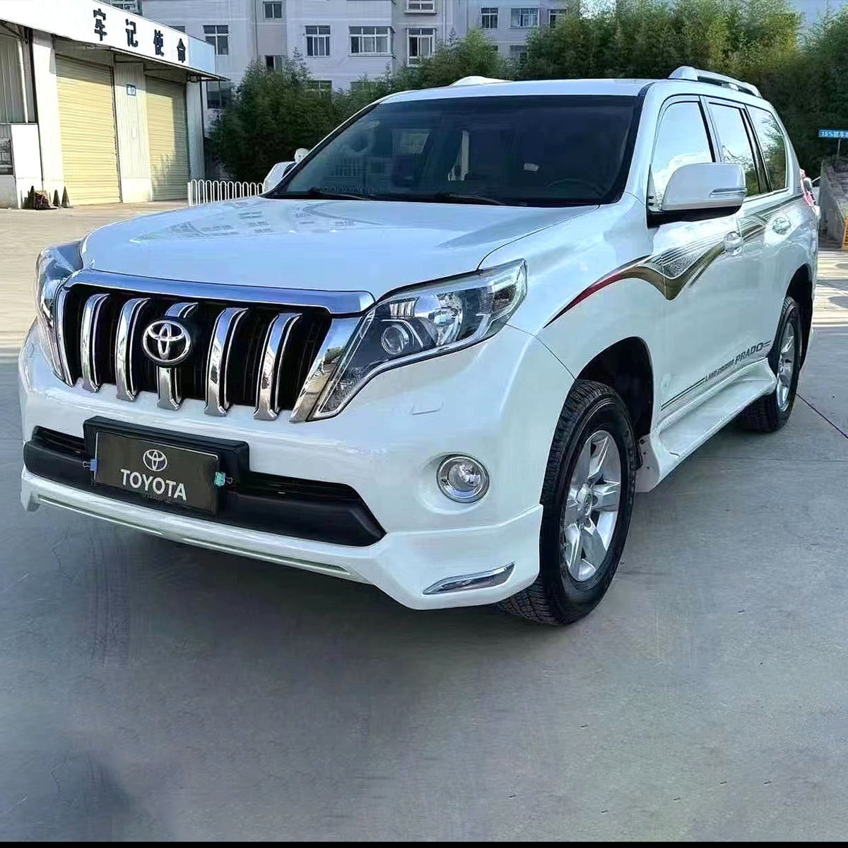 Toyota Prado 2015 Белый 2.7L 