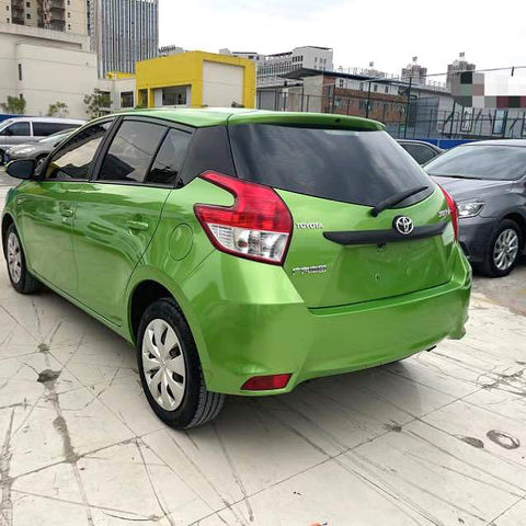 Toyota YARiS 2014 Зеленый 1.3L 