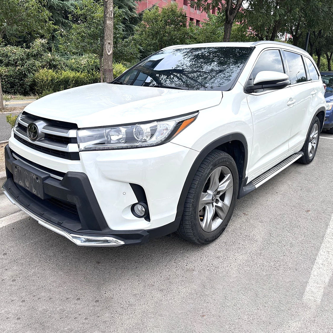 Toyota Highlander 2019 белый 2.0T 