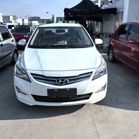 Hyundai Verna 2014 White 1.4L