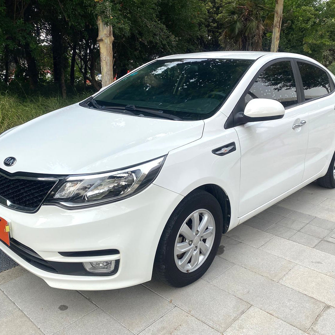 Kia K2 2015 Белый 1.4L