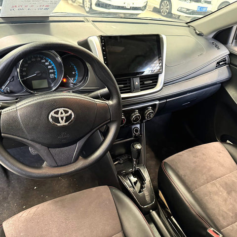 Toyota YARiS 2017 Белый 1.5L 