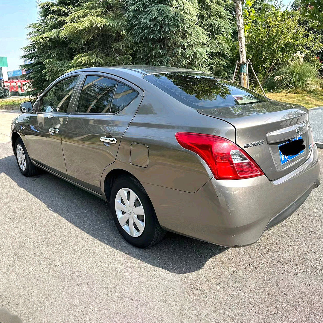 Nissan Sunny 2016 Золотой 1.5L 