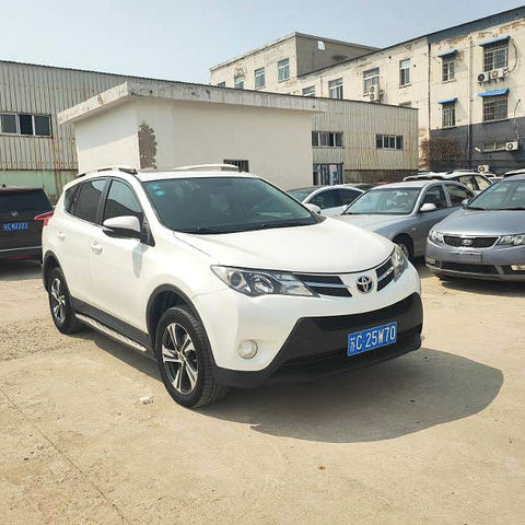 Toyota RAV4 2015 Белый 2.0L