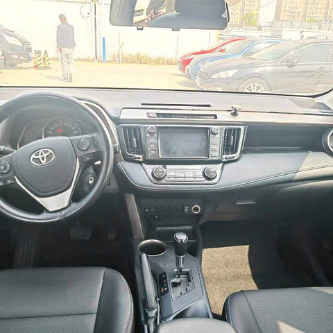 Toyota RAV4 2015 Белый 2.0L