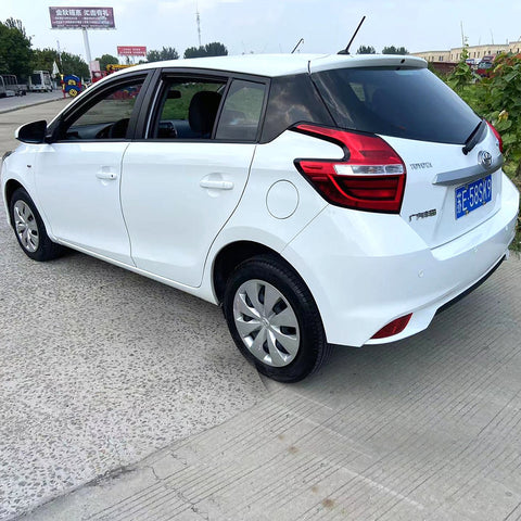 Toyota YARiS 2016 Белый 1.5L 